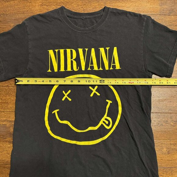 Nirvana 90's Grunge Smiley‎ Face Logo Band T-Shirt Sz M Black Yellow - Picture 8 of 11